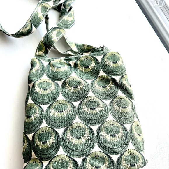 Bungalow 360 Olive Walrus Crossbody Messenger Bag - Picture 3 of 11